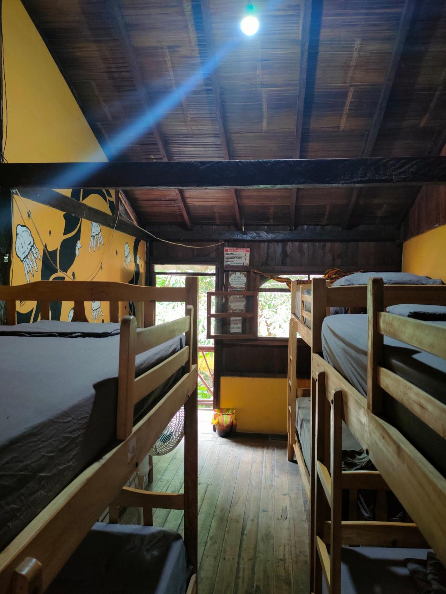 Al Carajo House Backpackers Host Hostel Montañita Kültér fotó