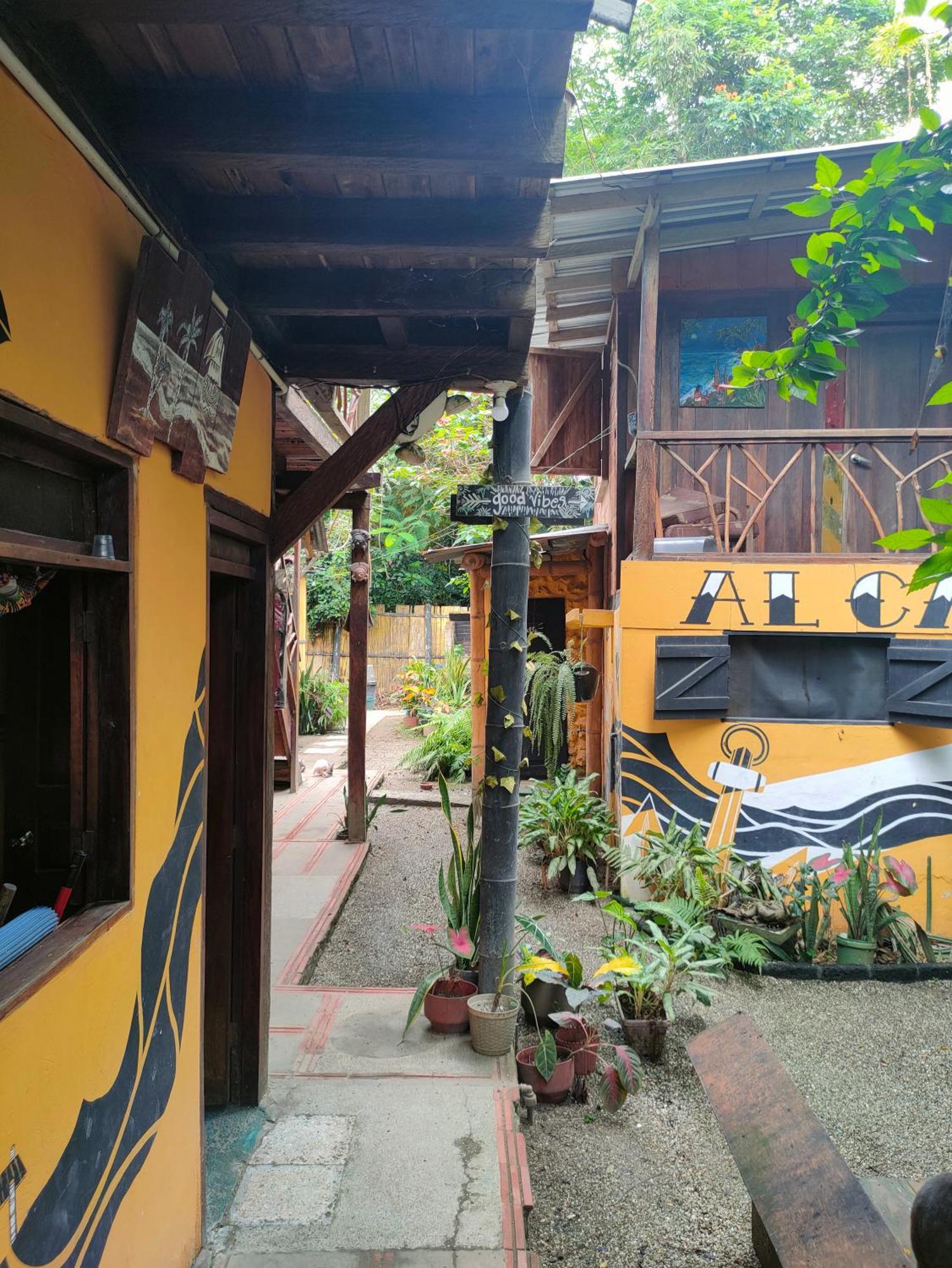 Al Carajo House Backpackers Host Hostel Montañita Kültér fotó
